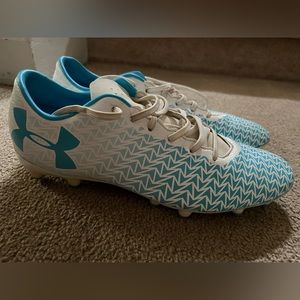 Under Armour Women’s, Soccer Cleats, 9 1/2, excellent condition.